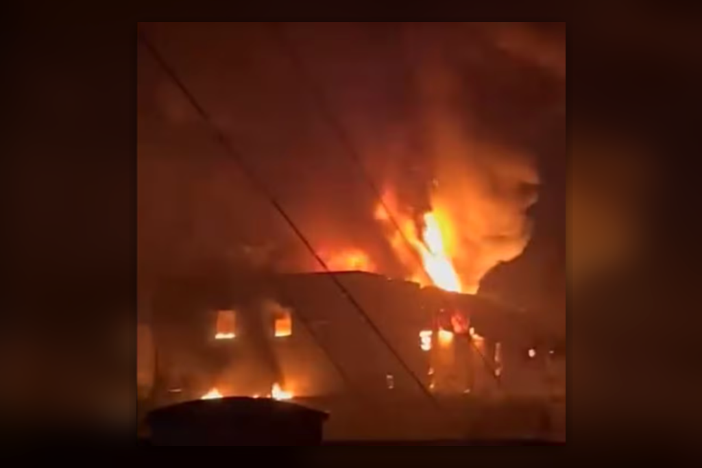 Incêndio atinge fábrica de velas em Mauá, na Grande São Paulo incendio-atinge-fabrica-de-velas-em-maua,-na-grande-sao-paulo